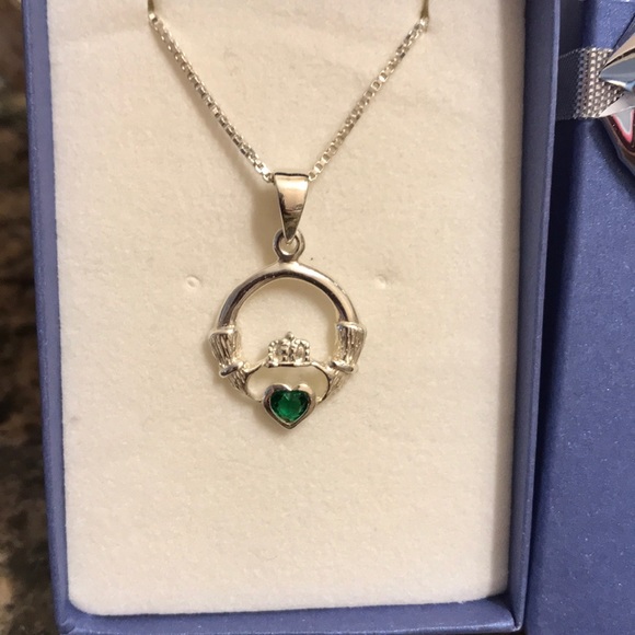 STERLING SILVER CLADDAGH PENDANT W/GREEN CRYSTAL - Picture 5 of 7